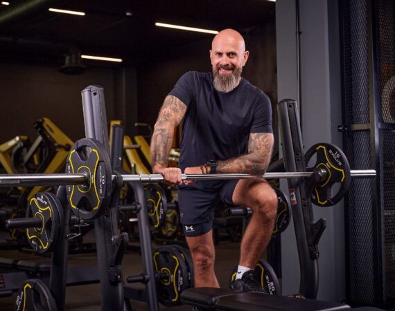 Personaaltreener Toomas Karting jõutreeningul jõusaalis